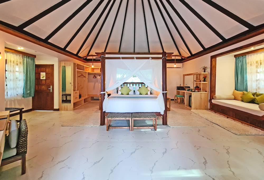 Beach Villa with Pool at Kihaa, view 3